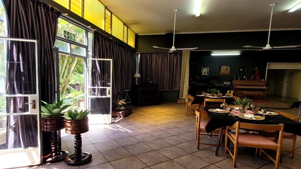 Interior entrance - Mumo Lodge (eManzana)