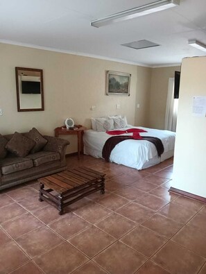 Habitació estàndard, 1 llit de matrimoni gran, banyera | 4 dormitoris, wifi gratuïta i roba de llit