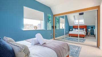 4 bedrooms, desk, iron/ironing board, travel crib