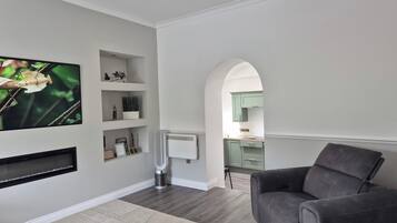 Apartamento | Área de estar | Lareira