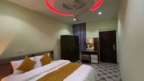 2 slaapkamers, een strijkplank/strijkijzer, gratis wifi, beddengoed