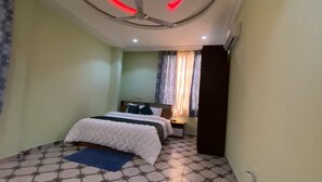 2 bedrooms, iron/ironing board, free WiFi, bed sheets - DJ Villa Your Premium Stay-TF32 (Tema Community 25, Accra-Dawhenya)