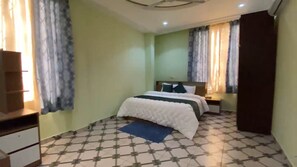 2 室のベッドルーム、アイロン / アイロン台、WiFi (無料)、ベッドシーツ