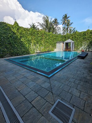 Outdoor pool - Losu Polhena  (Matara)