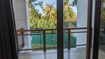 Kamar Quadruple Keluarga, pemandangan kebun | Teras/patio