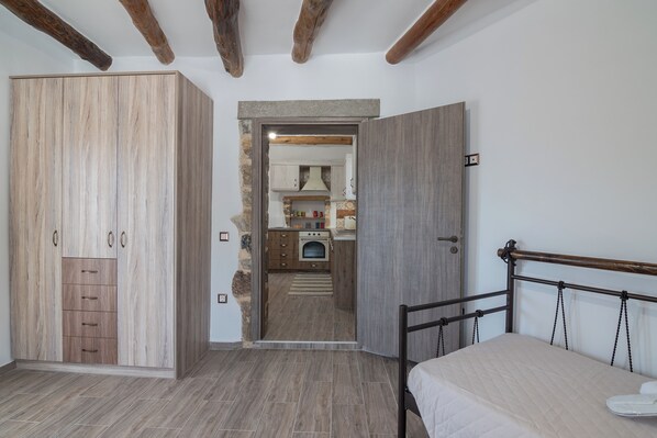 Family House, Balcony, Sea View | 2 bedrooms, soundproofing, iron/ironing board, free WiFi