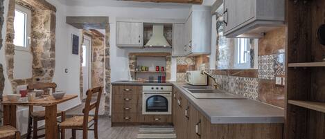 Casa familiare, balcone, vista mare | Cucina privata | Bollitore elettrico, tostapane