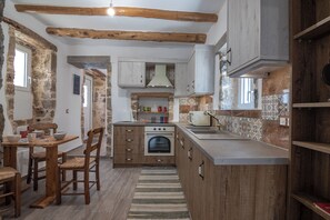 Casa familiare, balcone, vista mare | Cucina privata | Bollitore elettrico, tostapane