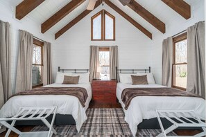 3 slaapkamers, een strijkplank/strijkijzer, wifi, beddengoed