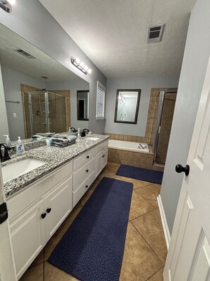 Hair dryer, towels, soap, toilet paper - Charming 3 bedroom 2 bath Home Oasis - Pool View, AC, and WiFi (Montgomery)