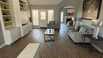 Smart TV, fireplace