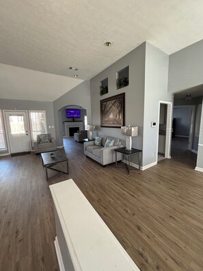Interior - Charming 3 bedroom 2 bath Home Oasis - Pool View, AC, and WiFi (Montgomery)
