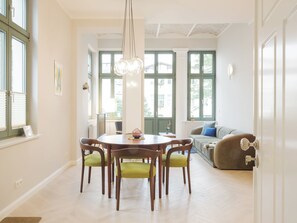 One-bedroom apartment | In-room dining