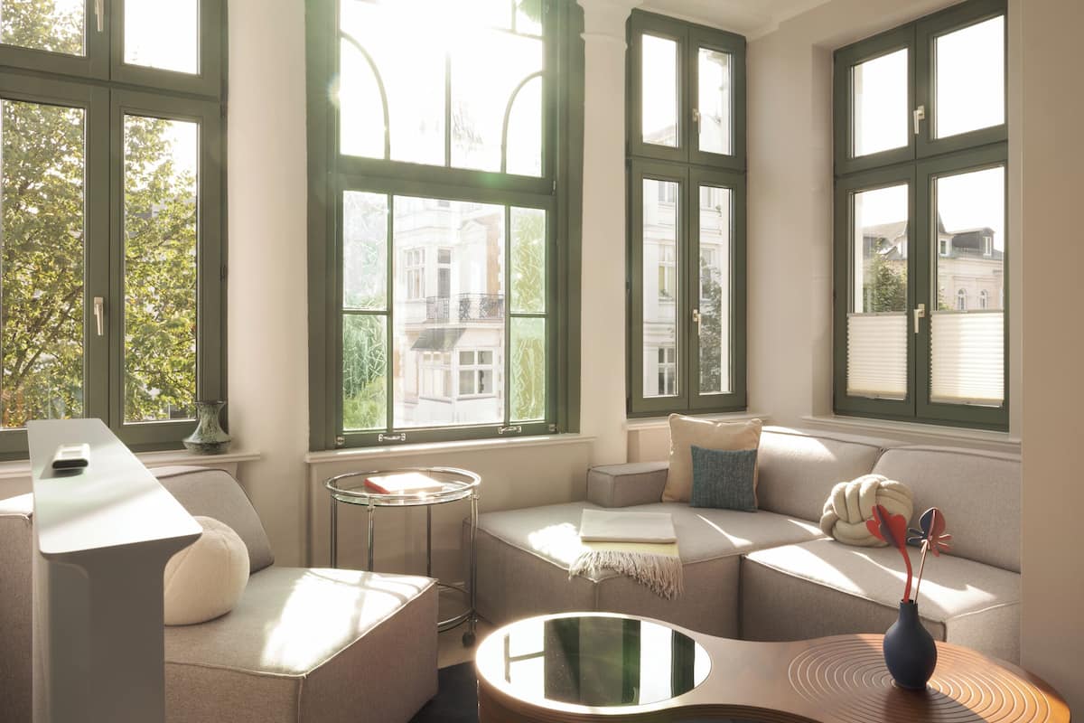 Deluxe Apartment mit 2 Schlafzimmern, Sauna und Balkon | Aire de séjour | Téléviseur à écran plat de 40 po avec télévision par câble