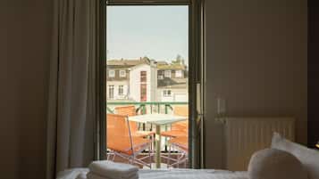 1 bedroom, desk, laptop workspace, free WiFi