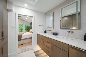 6 室のベッドルーム、デスク、旅行用ベビーベッド、WiFi (無料)