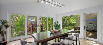 Garland Treehouse Villa: Patio Feasts & Creekside