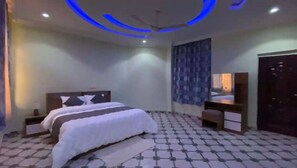 3 Schlafzimmer, Schreibtisch, Bügeleisen/Bügelbrett, kostenloses WLAN