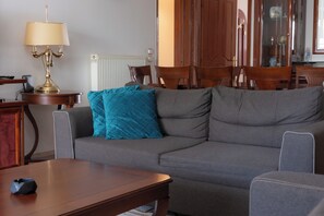 Smart TV, fireplace - Spartan 5th floor Apartment (Sparti)