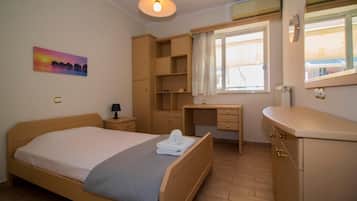3 slaapkamers, een bureau, een strijkplank/strijkijzer, wifi