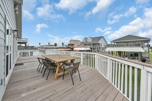 Outdoor dining - Isle Be Back | Canal-Front Home w/ Private Dock (Galveston)