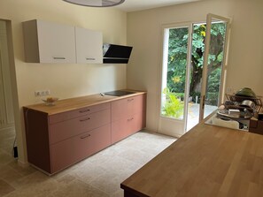 Micro-ondes, four, plaque de cuisson, lave-vaisselle