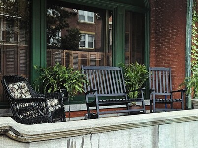 Historic Charm / 2BR / Kitchen / Free Parking