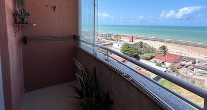 Beachfront flat with views of Praia do Meio