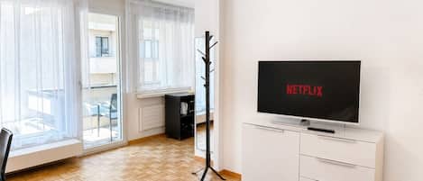 Desk, iron/ironing board, WiFi, bed sheets