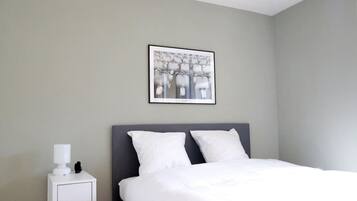 Bureau, fer et planche Ă repasser, Wi-Fi, draps fournis