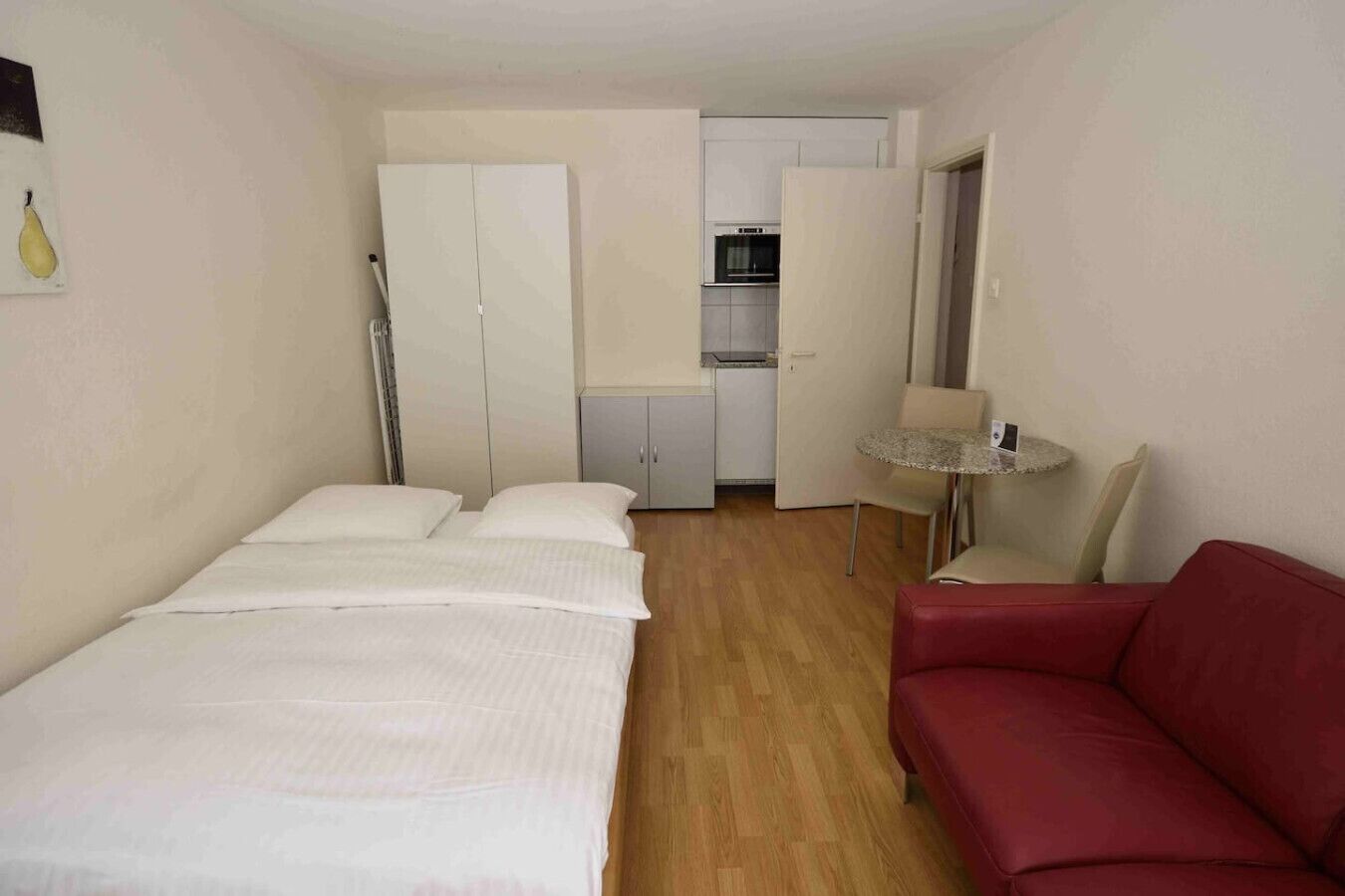 Desk, iron/ironing board, WiFi, bed sheets