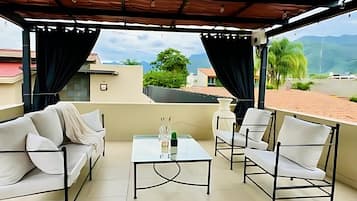 Casa, 1 habitación, para fumadores, balcón | Terraza o patio