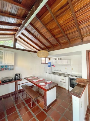 Villa | Private kitchen | Microwave, oven, stovetop, blender - Bz11 Geribá Casa Piscina sauna 6 quartos (Buzios)