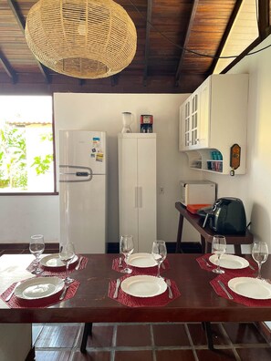 Villa | Eget kök | Mikrovågsugn, ugn, spishäll och mixer