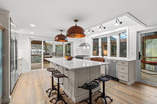 A Luxurious Retreat Amidst Nature