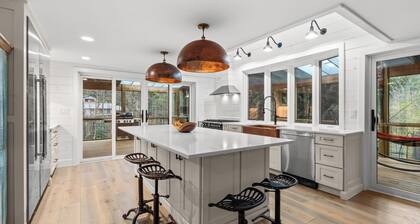 A Luxurious Retreat Amidst Nature