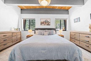 4 bedrooms, desk, WiFi, bed sheets