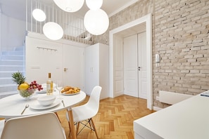 Comfort Apartment, City View | Living area