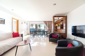 Apartment, 3 Schlafzimmer, Balkon, Stadtblick | Wohnzimmer