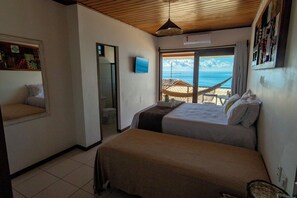 Habitación triple superior, patio, vista al mar
