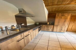 Fridge, oven, stovetop, dishwasher - Chalet in Zillertal near Hochzillertal Ski Area (Zellberg)