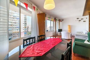 Apartamento, 3 habitaciones, balcón, vistas al jardín | Sala de estar