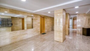 Apartment, 3 Bedrooms, Balcony, Garden View | Bahagian dalam