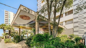 Apartment, 3 Bedrooms, Balcony, Garden View | Bahagian luar