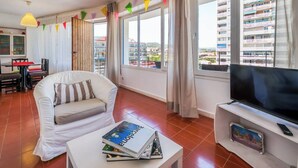 Apartment, 3 Bedrooms, Balcony, Garden View | Ruang tamu