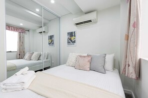 2 bedrooms, iron/ironing board, WiFi, bed sheets