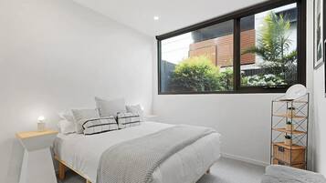 1 bedroom, desk, iron/ironing board, WiFi