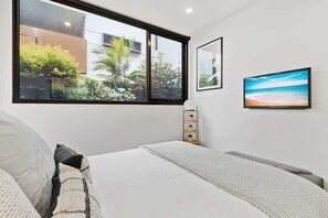 1 bedroom, desk, iron/ironing board, WiFi