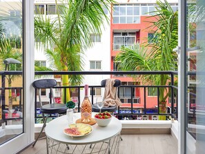 Outdoor dining - Palms2Beach 200m from the beach | comfort | airco | wifi (Los Cristianos)