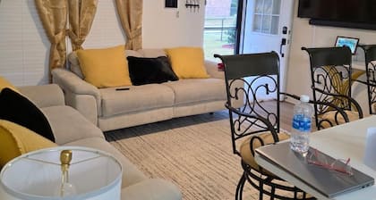 Marvelous 3-bedroom house with AC in charming Georgetown
